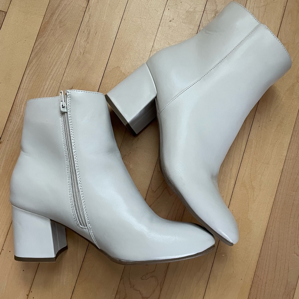 SO White Ankle Booties with Side Zipper